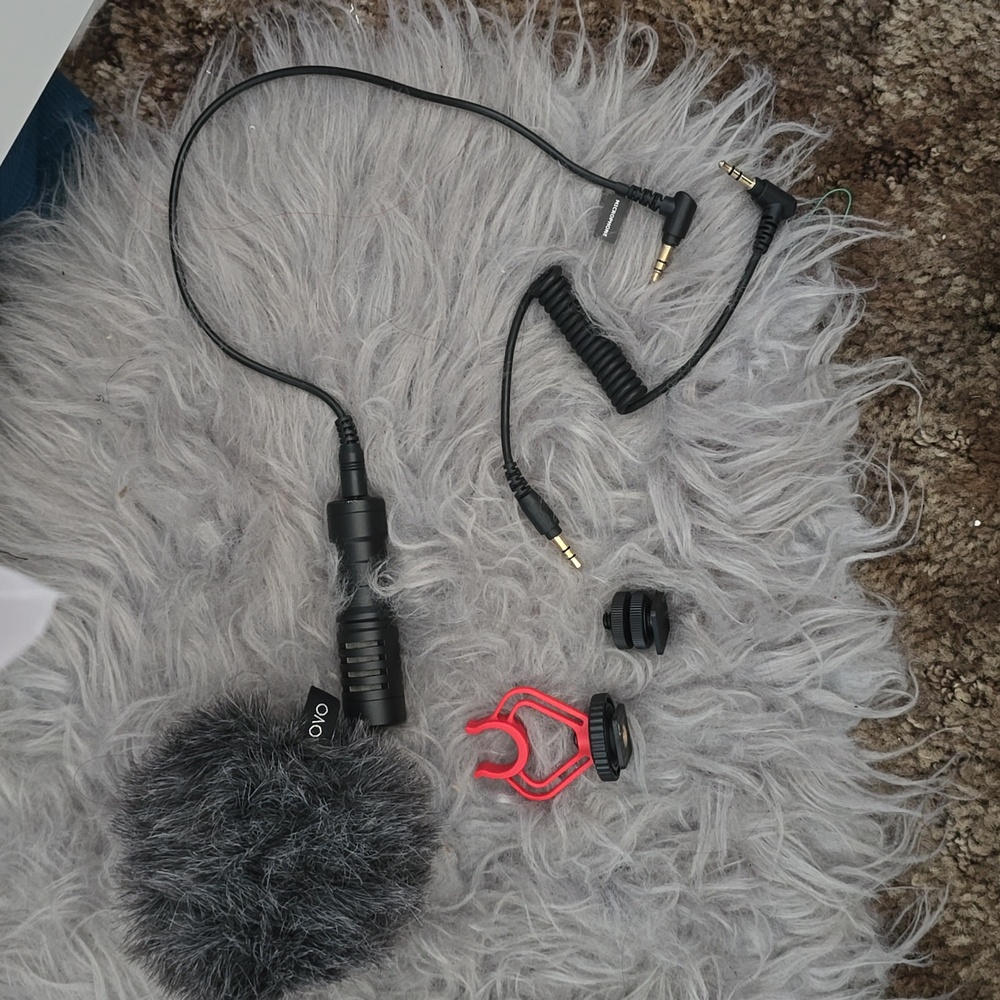 Movo vxr10 microphone and accessories